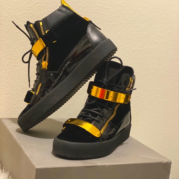 Giuseppe Zanotti Other - Giuseppe Zanotti
Coby velvet hi-top sneakers